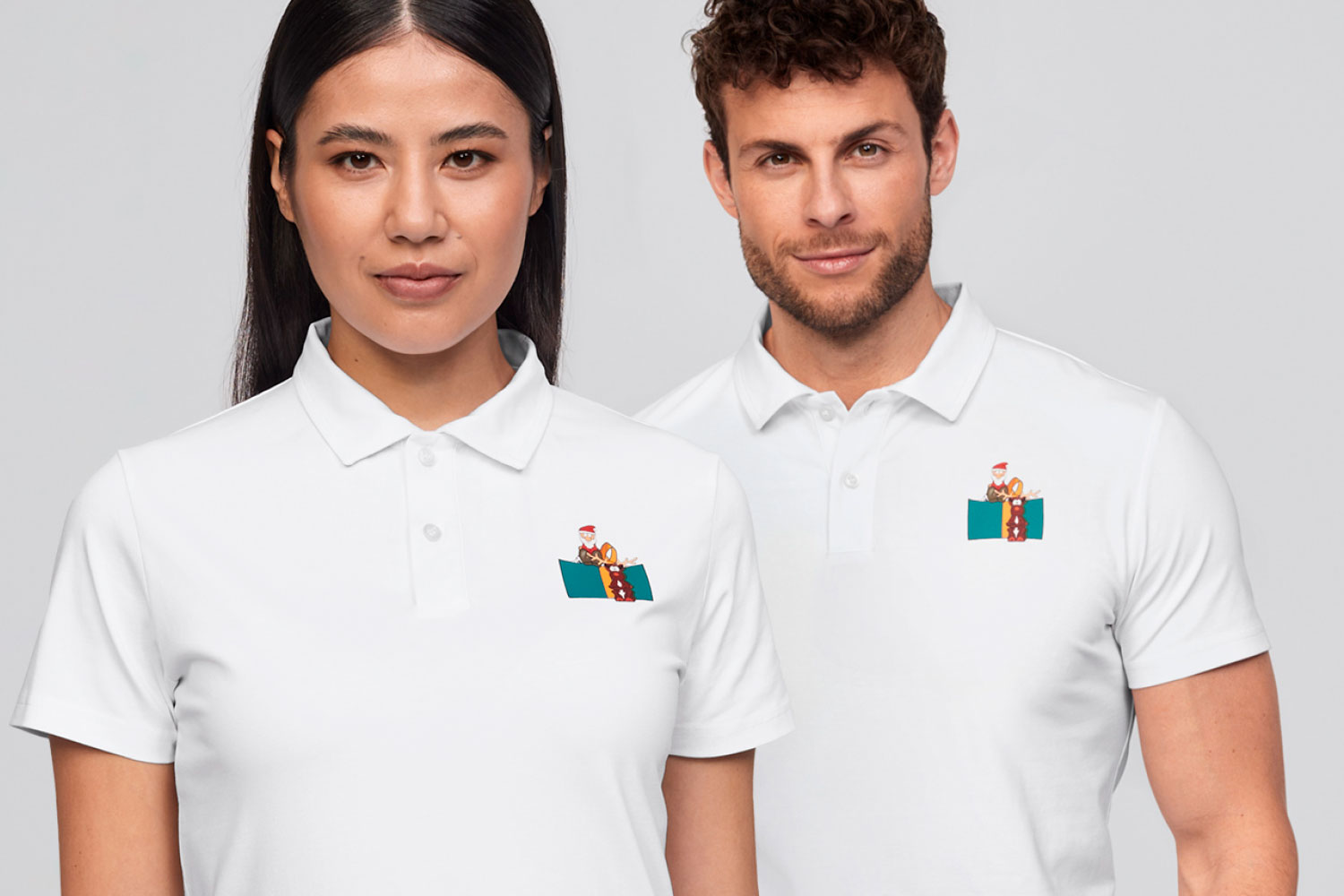 Twee modellen in kerstkleding